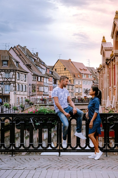 Photo people on buildings in city against sky