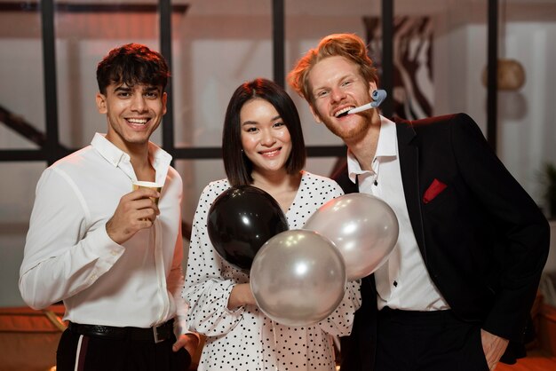 Photo people celebrating at new year's eve party