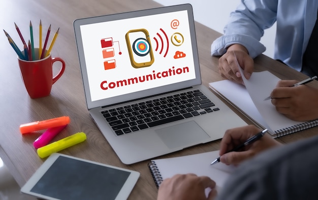 People communication iot (internet of things) rete di comunicazione social media