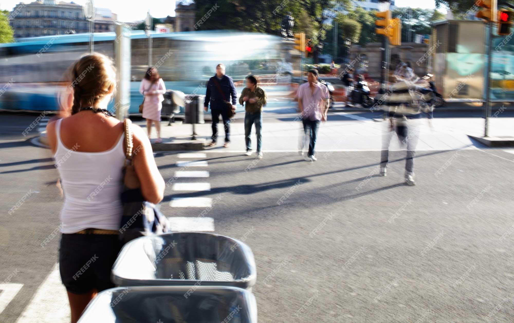 Пешеходный переход в Америке. Перееаченные люди. Pedestrian Crossing in America. Съемка человека через переход.