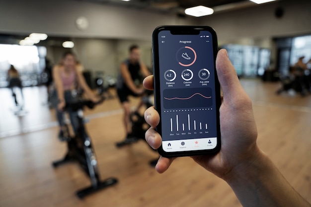 Photo people doing indoor cycling