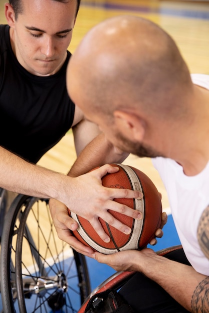 写真 障害のあるスポーツをしている人