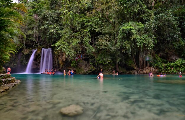 Photo people enjoying in river