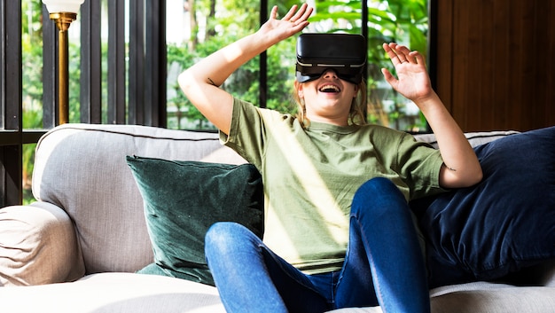 People enjoying virtual reality goggles