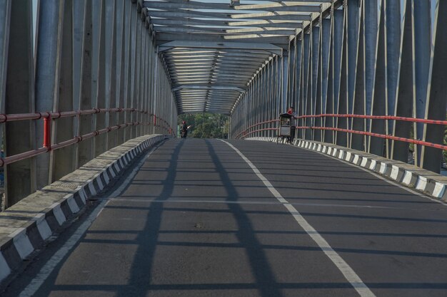 Photo people on footbridge