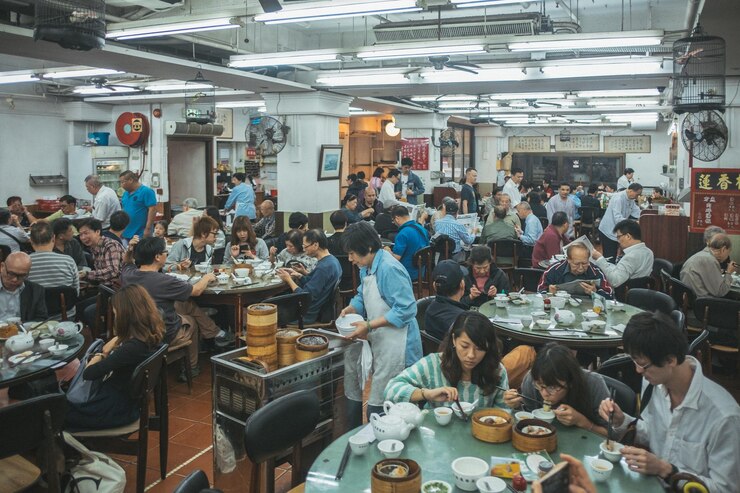 Photo レストランで食べている人々