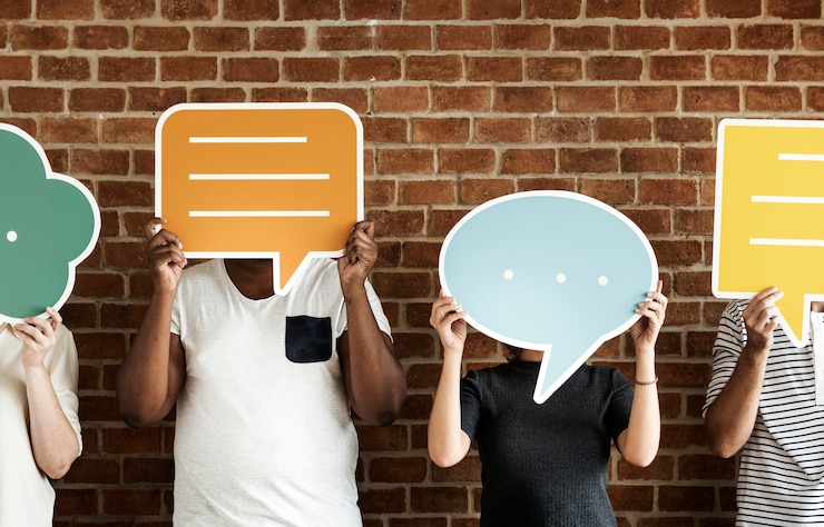 Photo people holding speech bubble icons