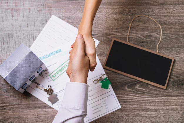 people making deal in real estate