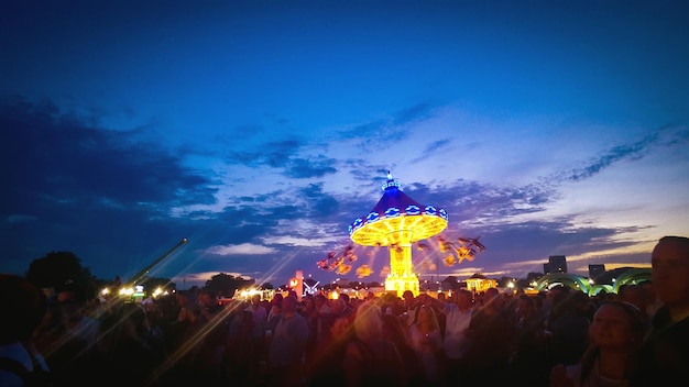 Photo people at music concert against sky at night