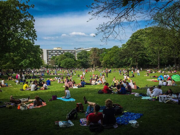 Photo people at park against sky