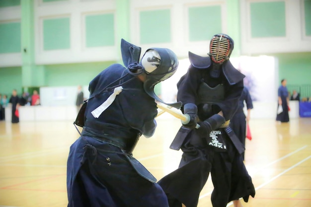 Photo people practicing kendo in court