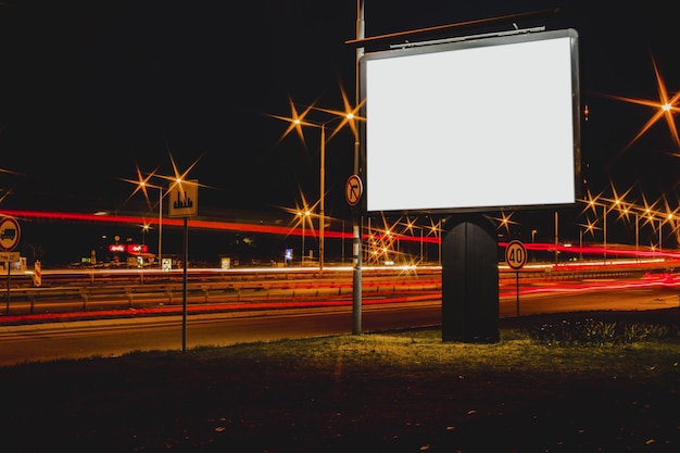 Foto persone sulla strada