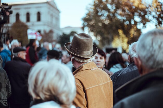 Foto gente per strada in città