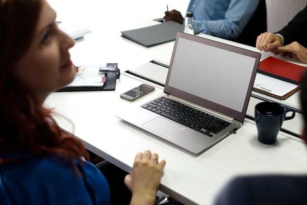 Photo people using computer laptop