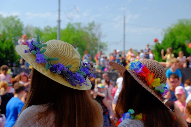 Photo people wearing hat against sky