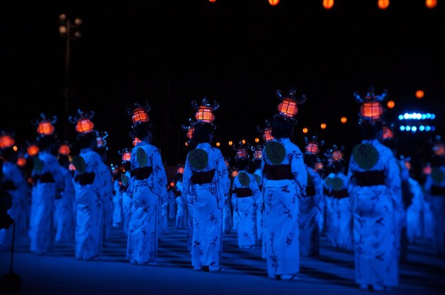 Photo people in winter at night yamakasa festival