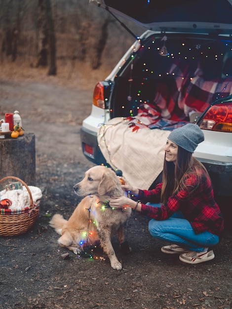 Photo people with dog sitting in park during winter