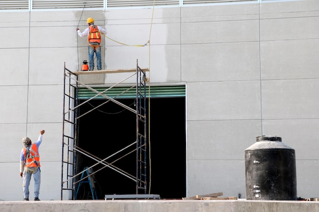 Photo people working at construction site