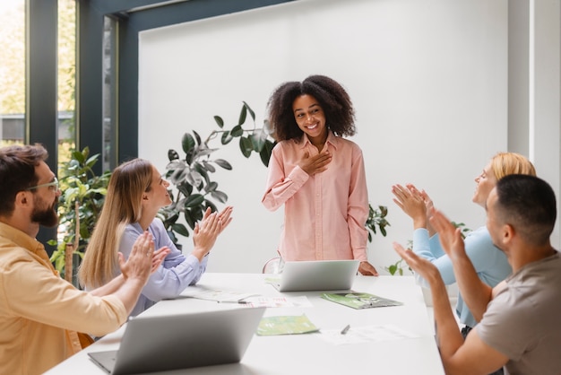 写真 テクノロジーブランドで働く人たち