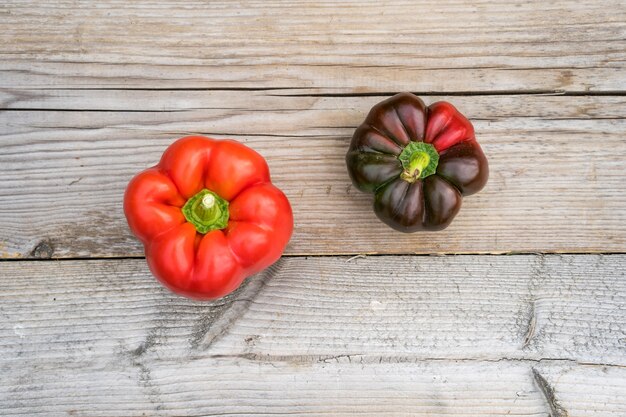 Peper op een houten achtergrond