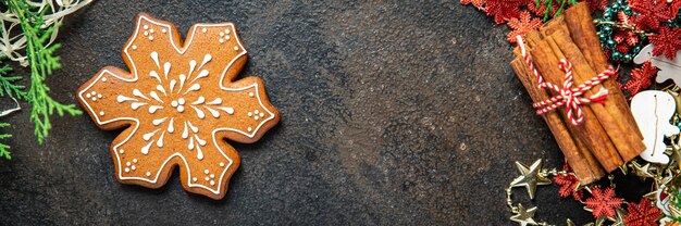 Peperkoek koekjes kerst wenskaart nieuwjaar zelfgemaakte zoete gebakjes dessert pittig aroma