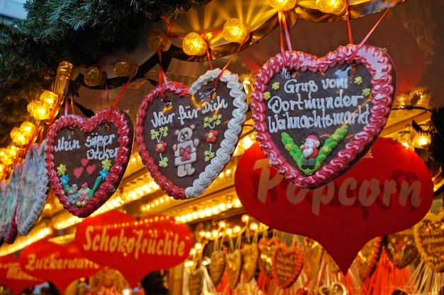 Peperkoekharten op de kerstmarkt Dortmund Noordrijn-Westfalen Duitsland