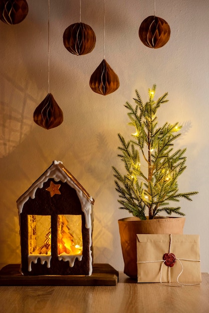 Peperkoekhuis en zelfgemaakte eco-kerstdecor