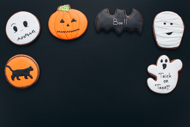 Peperkoekjes voor Halloween: Mama, vleermuis, pompoen, spook, zwarte kat