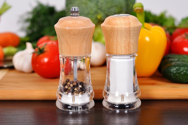 Pepper and salt mills