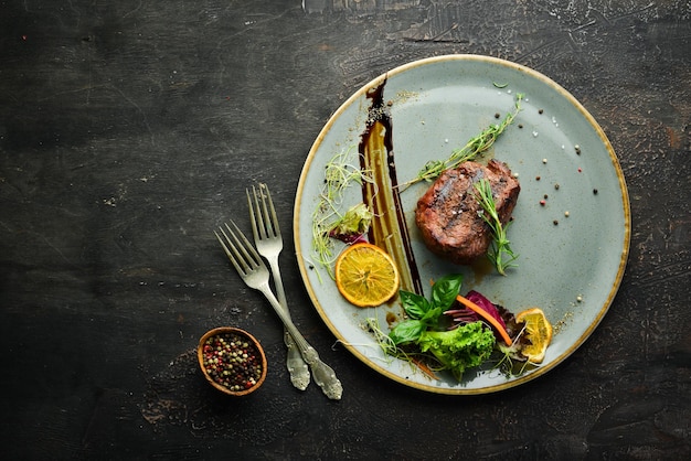 Bistecca di peperoni con verdure cibo vista dall'alto spazio libero per il testo