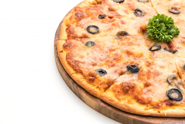 пицца пепперони с оливками