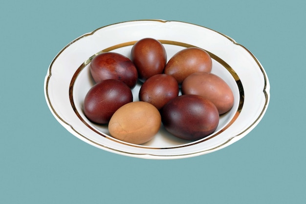 사진 완벽 한 다채로운 손수 부활절 달걀 흰색 절연