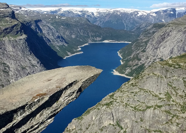 Perfect zicht op de Trolltunga-rots (Troll's tong)