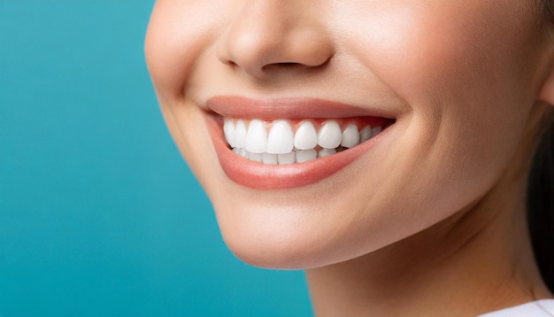 Perfecte gezonde tanden glimlach van een jonge vrouw Tanden bleken tandheelkundige kliniek patiënt