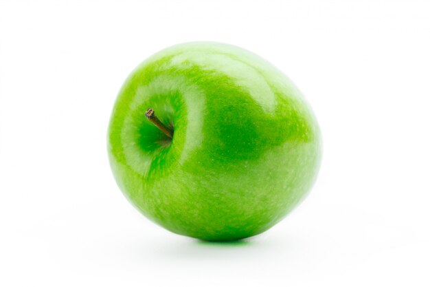 Perfecte verse groene appel geïsoleerd op wit