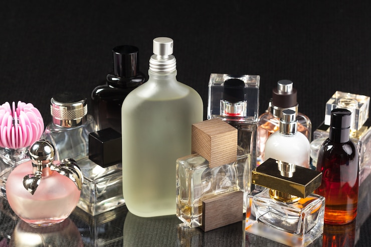 Photo perfume bottle on dark 