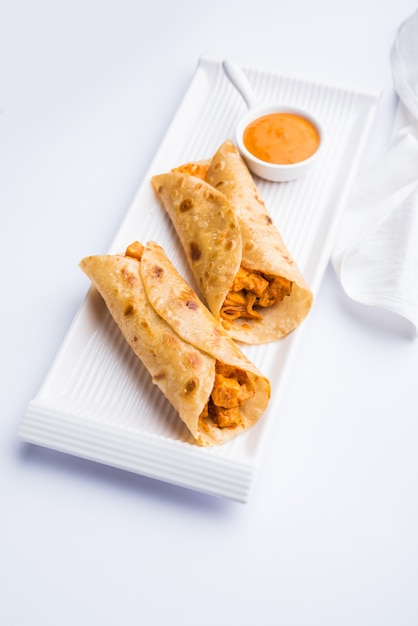 Foto peri peri paneer chapati frankie of wrap of roll, selectieve focus