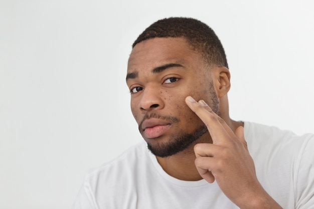 Photo person enjoying antiaging face treatment