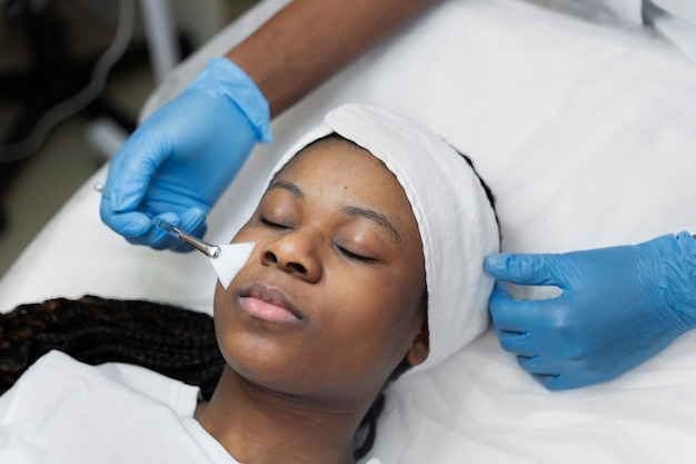 Photo person getting micro needling beauty treatment