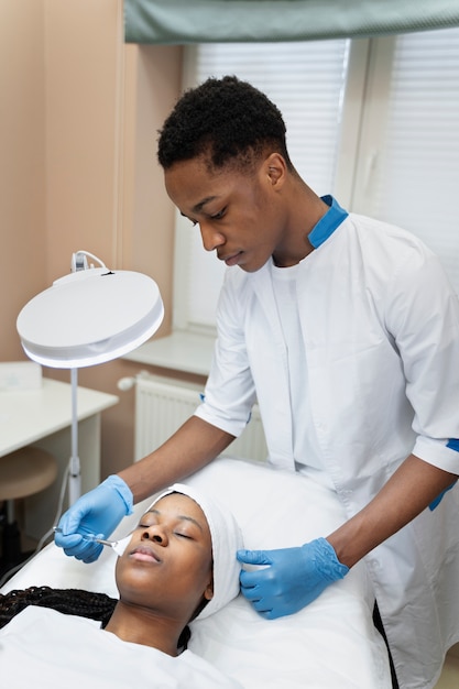 Photo person getting micro needling beauty treatment