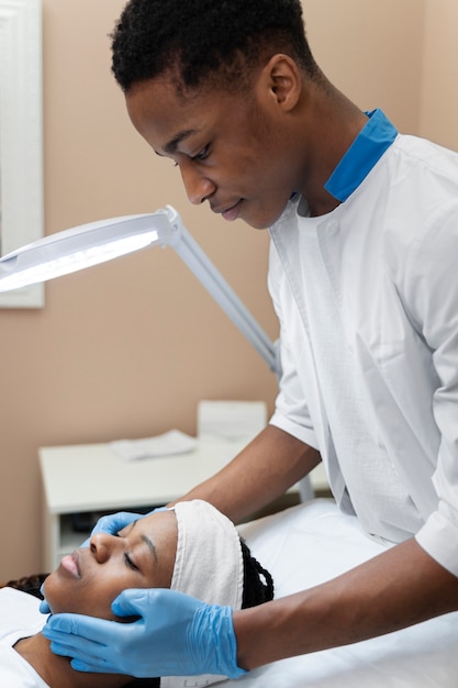 Photo person getting micro needling beauty treatment