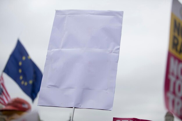 Photo a person holding a blank protest banner at a political rally