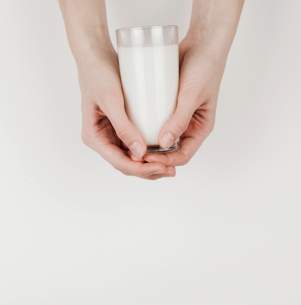 Photo person holding a glass of milk