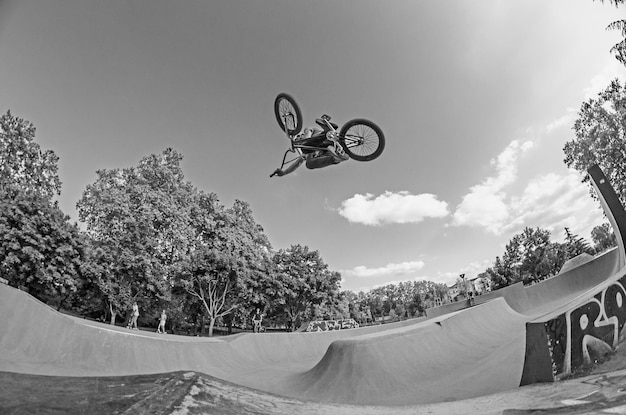 Photo person performing bicycle stunt