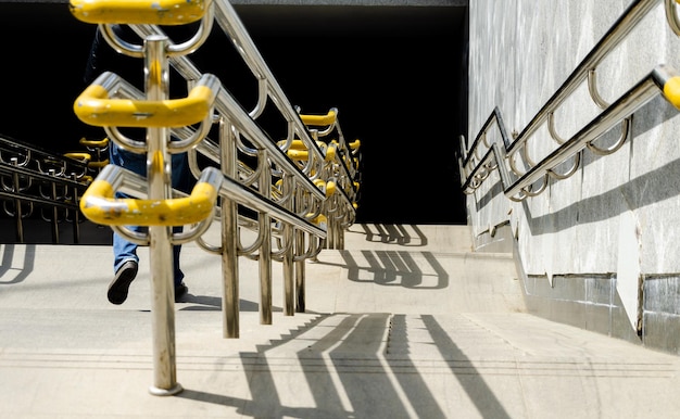 Photo a person riding a bike down a ramp with a yellow railing.