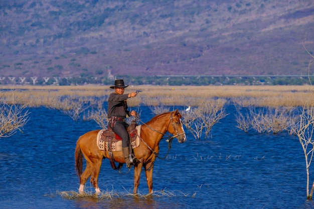 Foto persona a cavallo