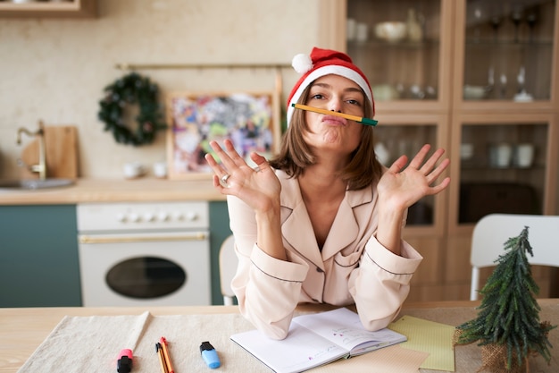 Photo person setting their new year goals