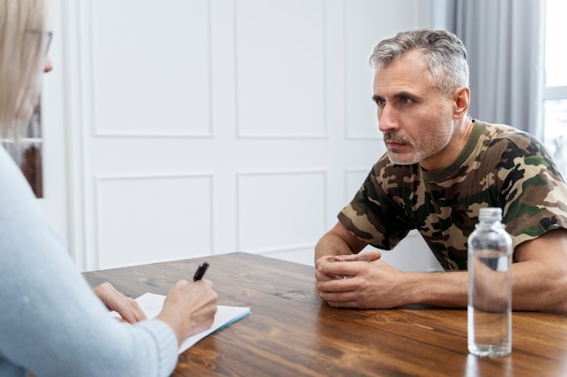 Photo person suffering from ptsd at psychologist