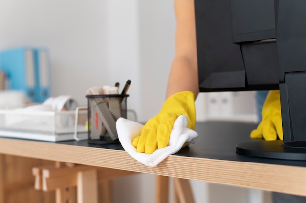 Photo person taking care of office cleaning