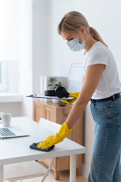 Photo person taking care of office cleaning